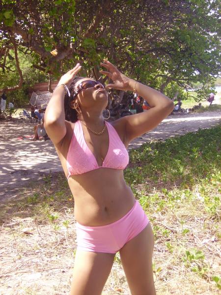 <font color=ff0000>o</font><font color=ff3333>l</font><font color=ff6666>i</font><font color=ff9999>v</font><font color=ffcccc>i</font><font color=ffffff>a</font>